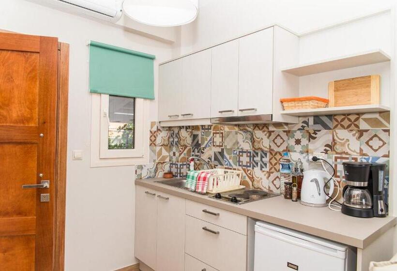 استودیوی سوپریور, Lemonia Accommodations