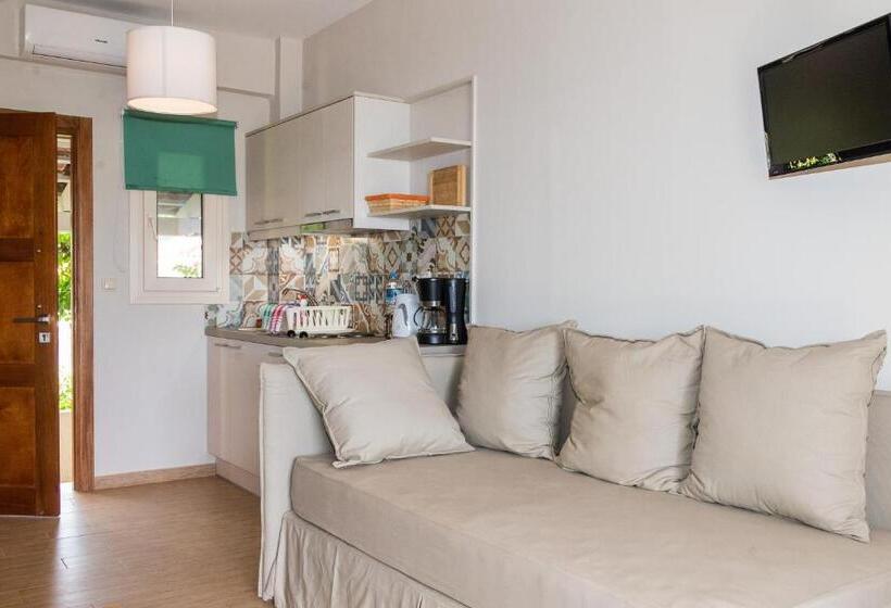 استودیوی سوپریور, Lemonia Accommodations