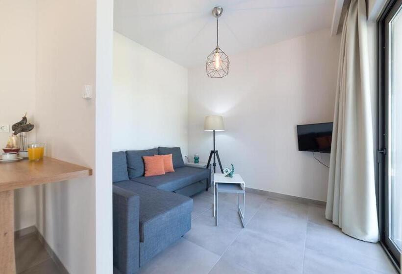 سوئیت جونیور با چشم‌انداز باغ, Lemonia Accommodations