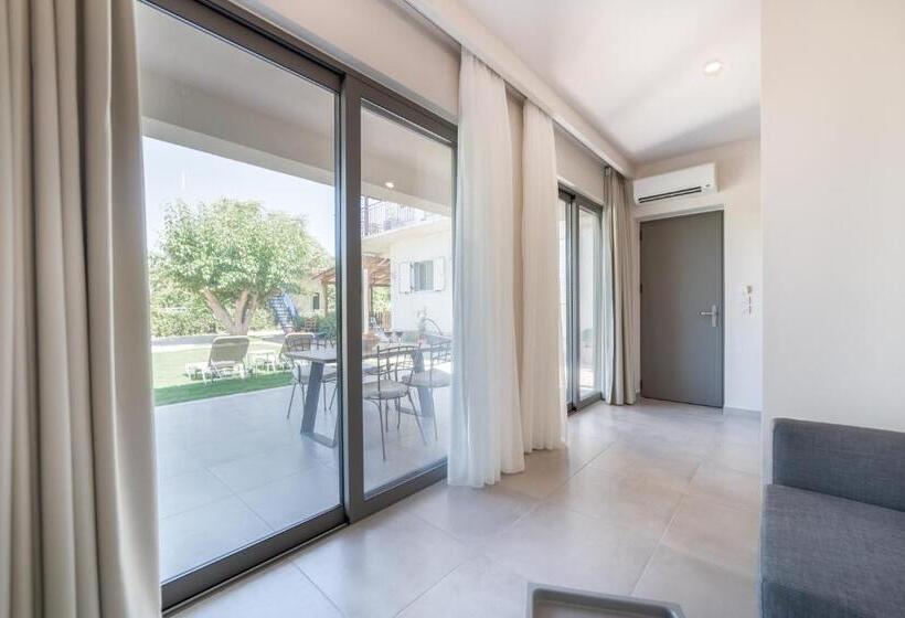 سوئیت جونیور با چشم‌انداز باغ, Lemonia Accommodations