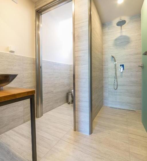 سوئیت جونیور با چشم‌انداز باغ, Lemonia Accommodations