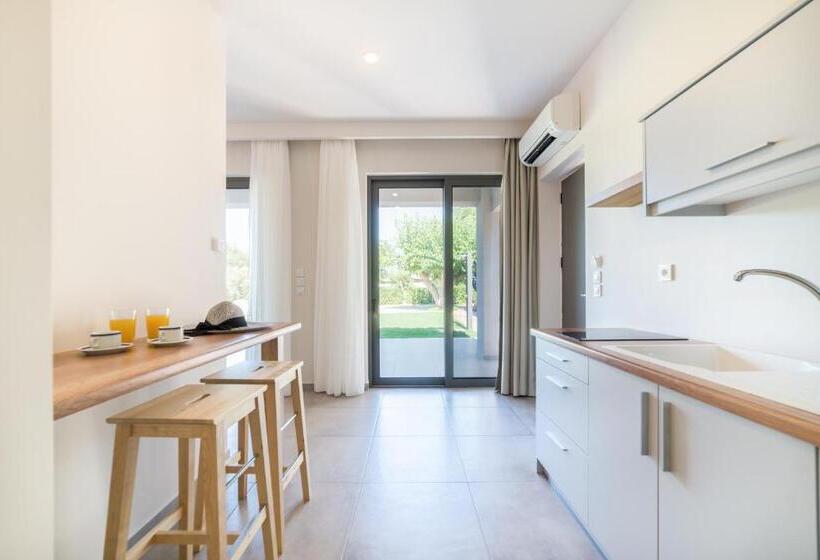 سوئیت جونیور با چشم‌انداز باغ, Lemonia Accommodations