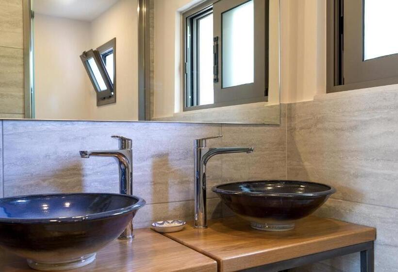 Superior suite with garden view, Lemonia Accommodations