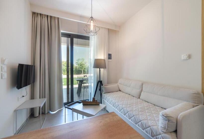 Superior suite with garden view, Lemonia Accommodations