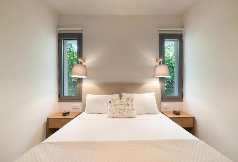 Superior suite with garden view, Lemonia Accommodations