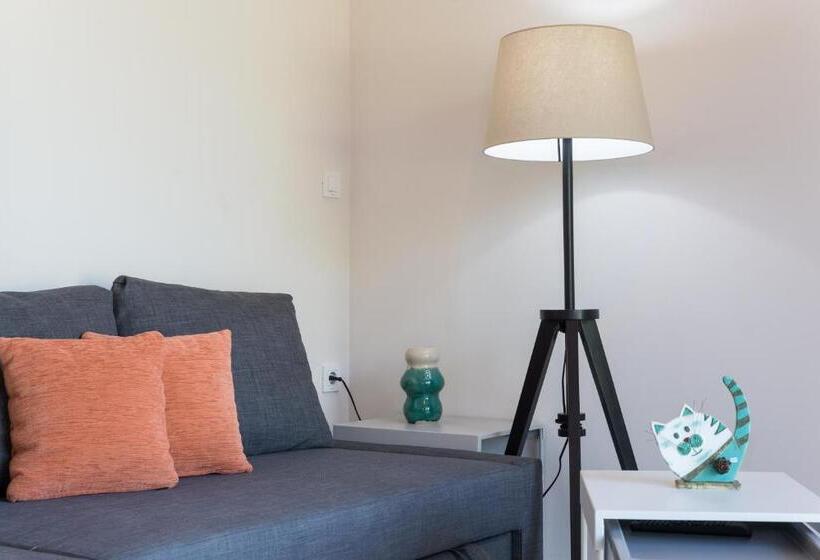 سوئیت جونیور با چشم‌انداز باغ, Lemonia Accommodations