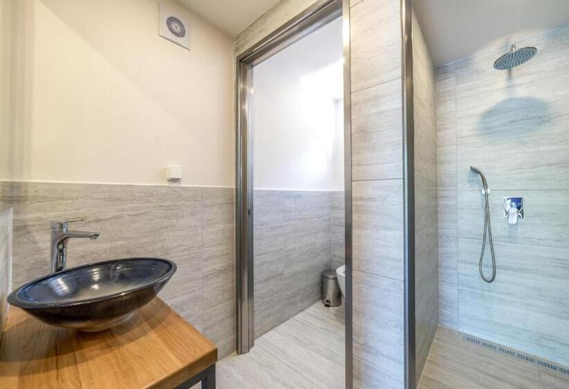 سوئیت جونیور با چشم‌انداز باغ, Lemonia Accommodations