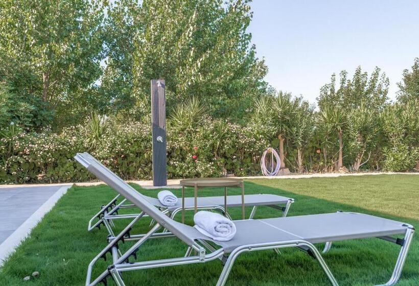 سوئیت جونیور با چشم‌انداز باغ, Lemonia Accommodations