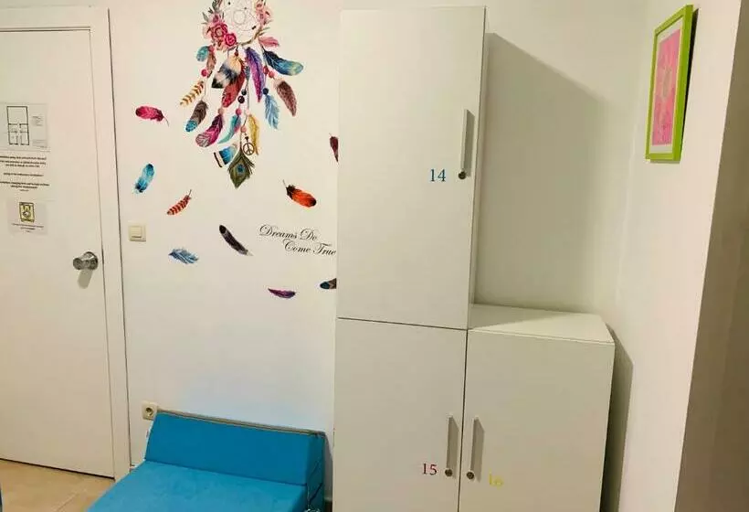 اتاق استاندارد با سرویس بهداشتی مشترک, Oh! My Hostel