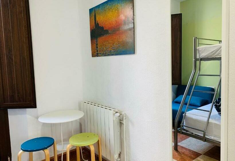 اتاق استاندارد, Oh! My Hostel