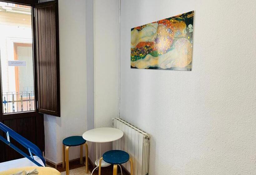 اتاق استاندارد, Oh! My Hostel