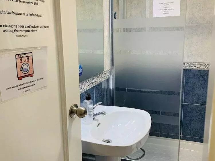 تختخواب در اتاق مشترک, Oh! My Hostel