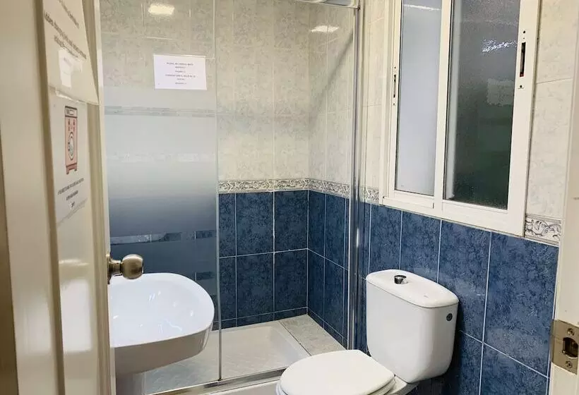 تختخواب در اتاق مشترک, Oh! My Hostel