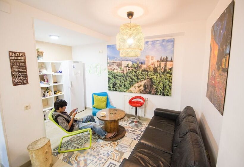 تختخواب در اتاق مشترک, Oh! My Hostel