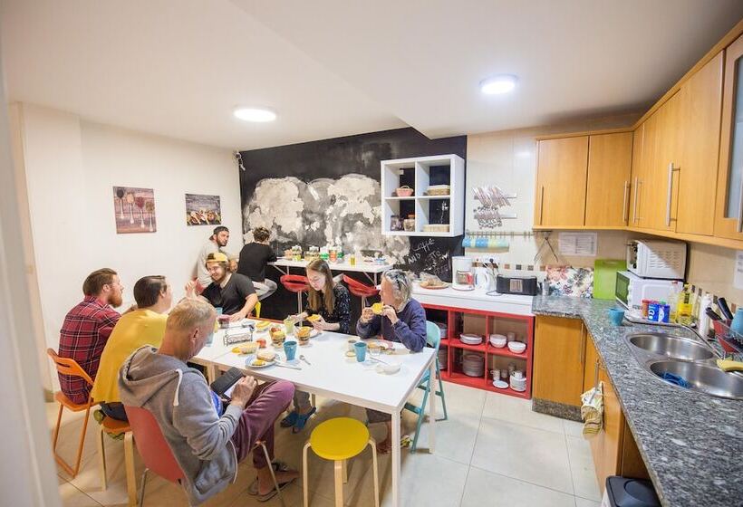 اتاق استاندارد, Oh! My Hostel