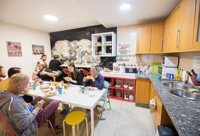 اتاق استاندارد, Oh! My Hostel