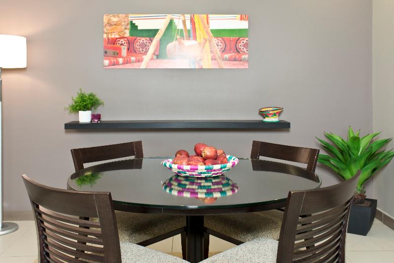 ２ベッドスイートルーム, Dara Salam