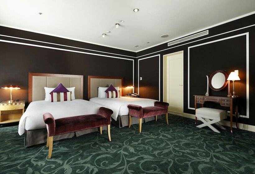 סוויטת ג'וניור, Allamanda Aoyama Tokyo