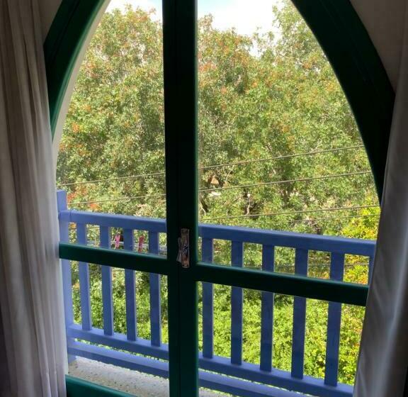 スタンダードインサイドビュールーム, Axiothea