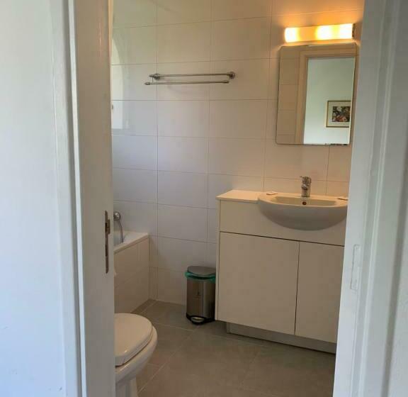 スタンダードインサイドビュールーム, Axiothea