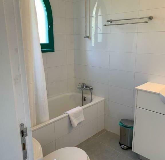 スタンダードインサイドビュールーム, Axiothea