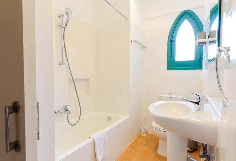 オーシャンビュースタンダードルーム, Axiothea