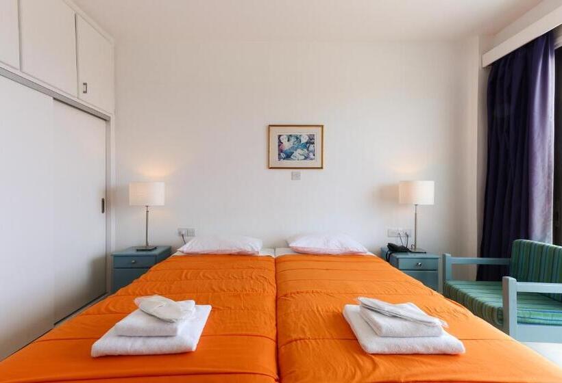 オーシャンビュースタンダードルーム, Axiothea