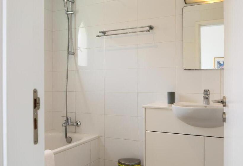 エコノミールーム, Axiothea