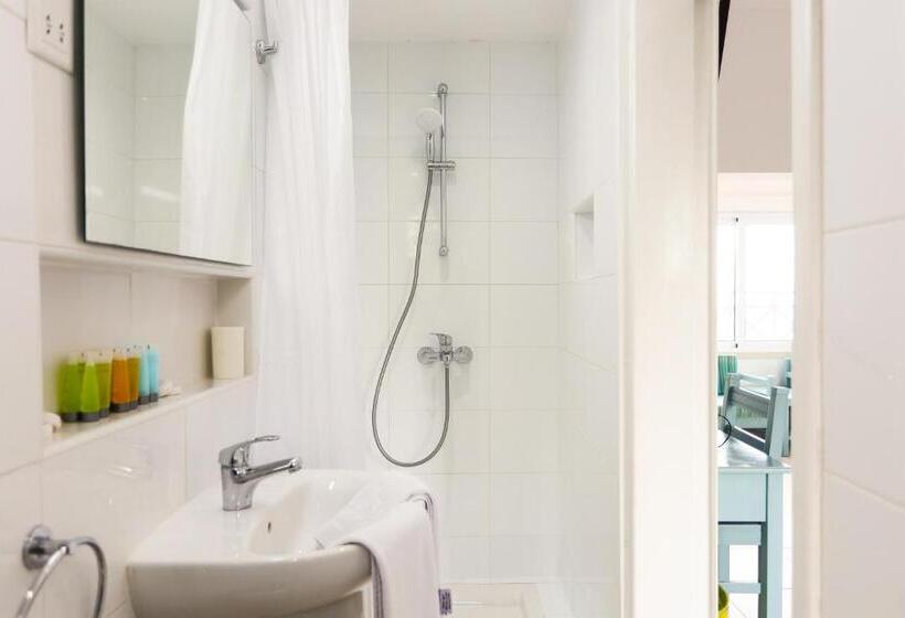 ファミリールーム, Axiothea