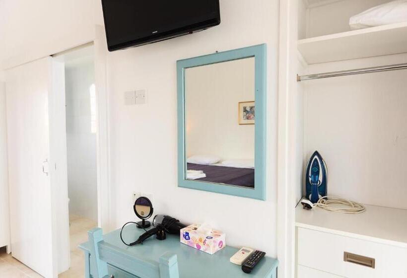 ファミリールーム, Axiothea