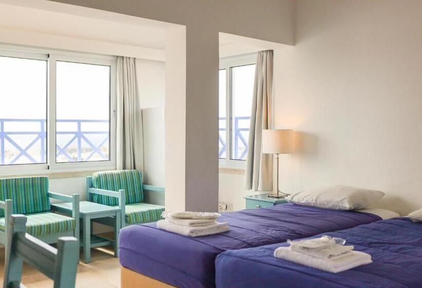 ファミリールーム, Axiothea