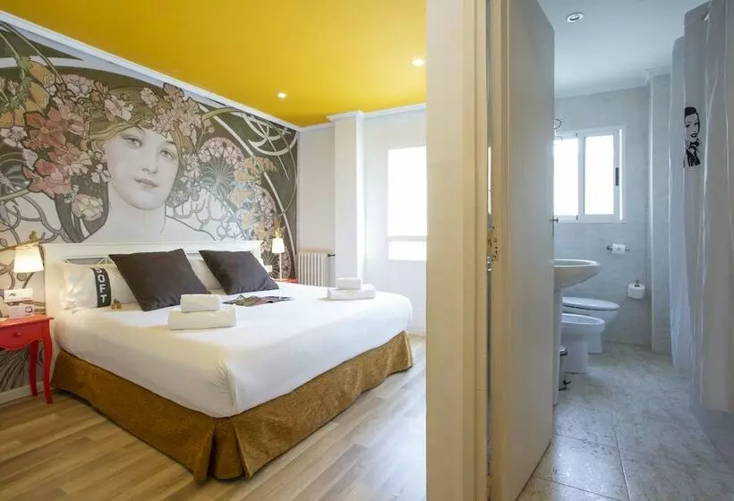 Economy Quadruple Room, Casual Vintage Valencia