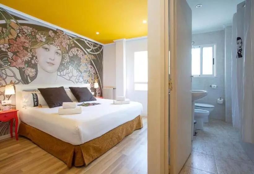 Economy Quadruple Room, Casual Vintage Valencia
