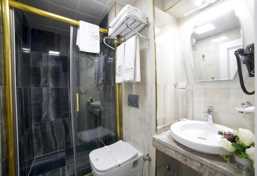 Standard Triple Room, Glamour Hotel Istanbul Sirkeci