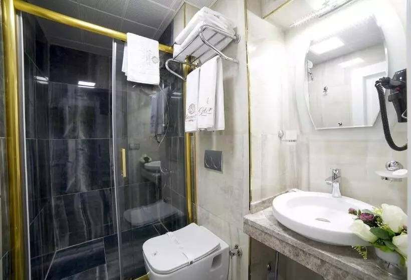 Standard Triple Room, Glamour Hotel Istanbul Sirkeci