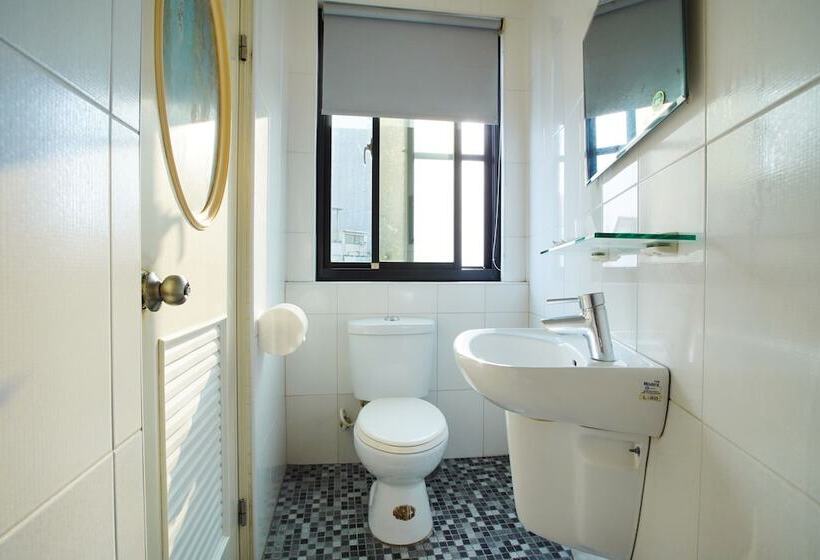 اتاق استاندارد, Happy