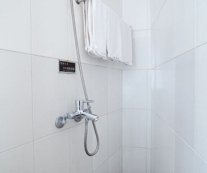 اتاق استاندارد, Happy