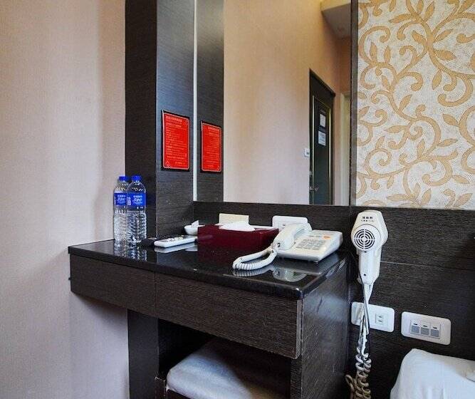 اتاق کلاس بیزنس, Happy