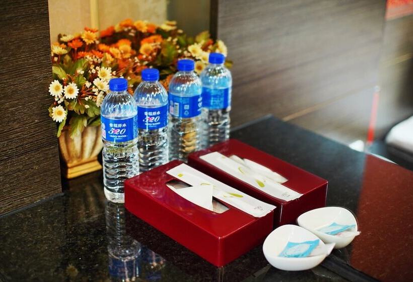 اتاق کلاس بیزنس, Happy