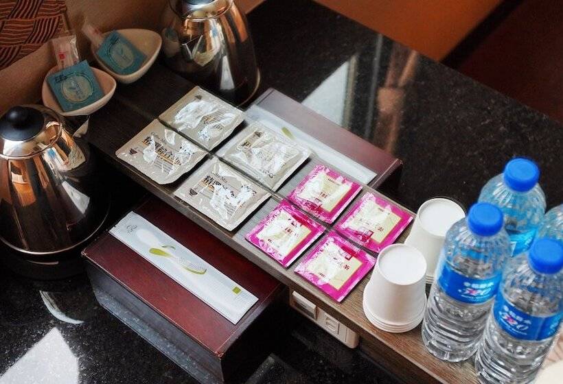 اتاق لوکس, Happy