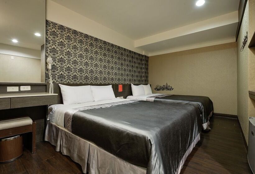 اتاق خانوادگی, Happy