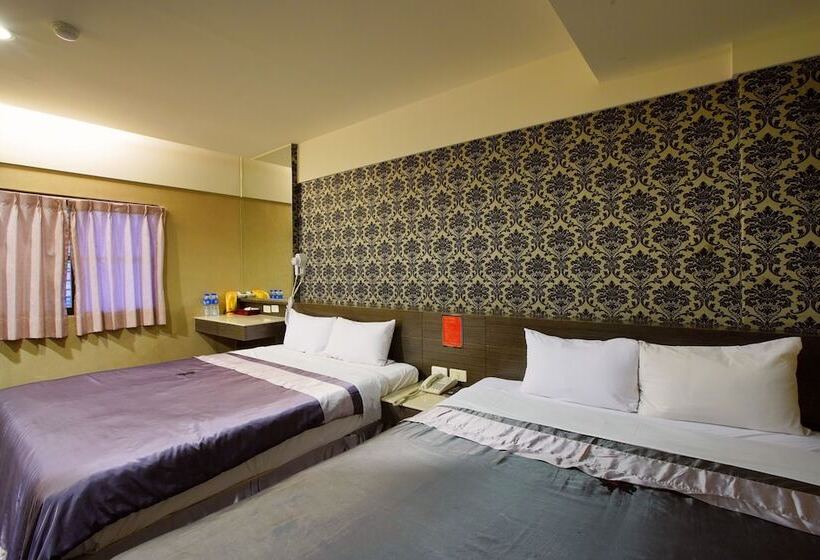 اتاق خانوادگی, Happy