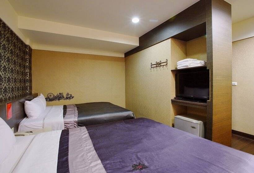 اتاق خانوادگی, Happy