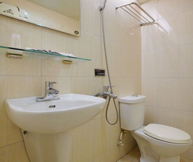 اتاق خانوادگی, Happy