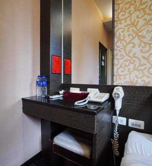 اتاق کلاس بیزنس, Happy