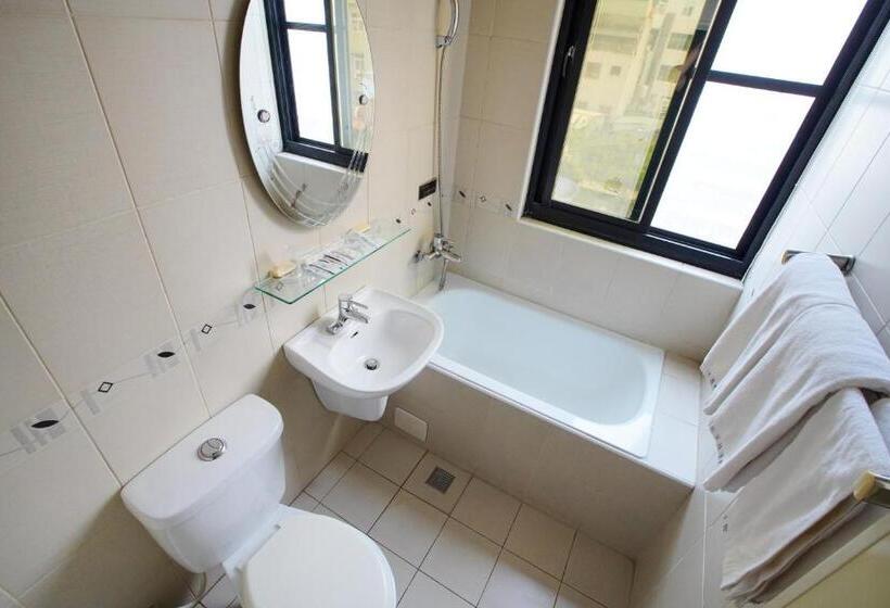 اتاق لوکس, Happy