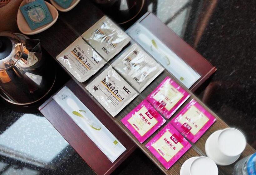 اتاق لوکس, Happy