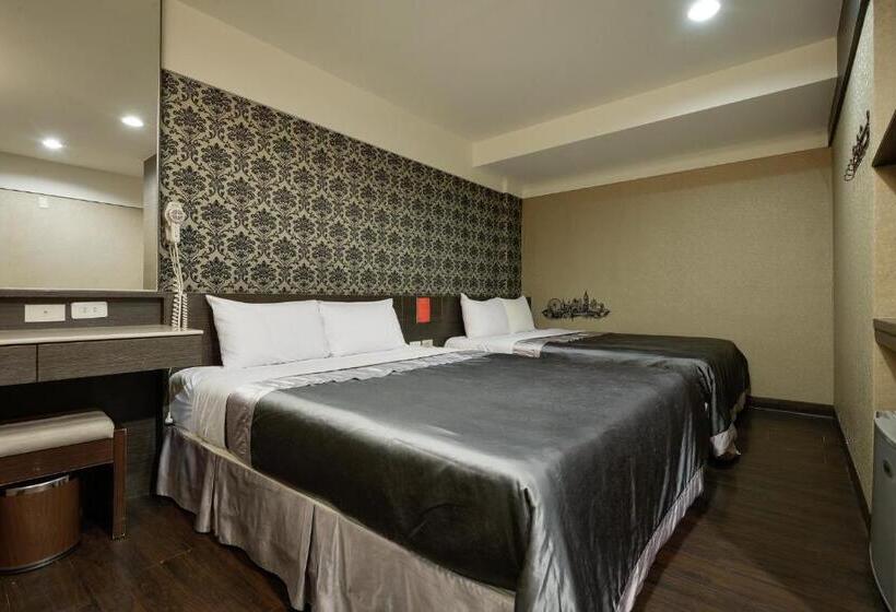 اتاق خانوادگی, Happy