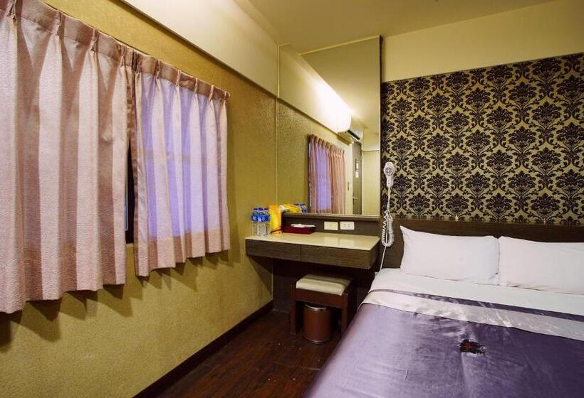 اتاق خانوادگی, Happy