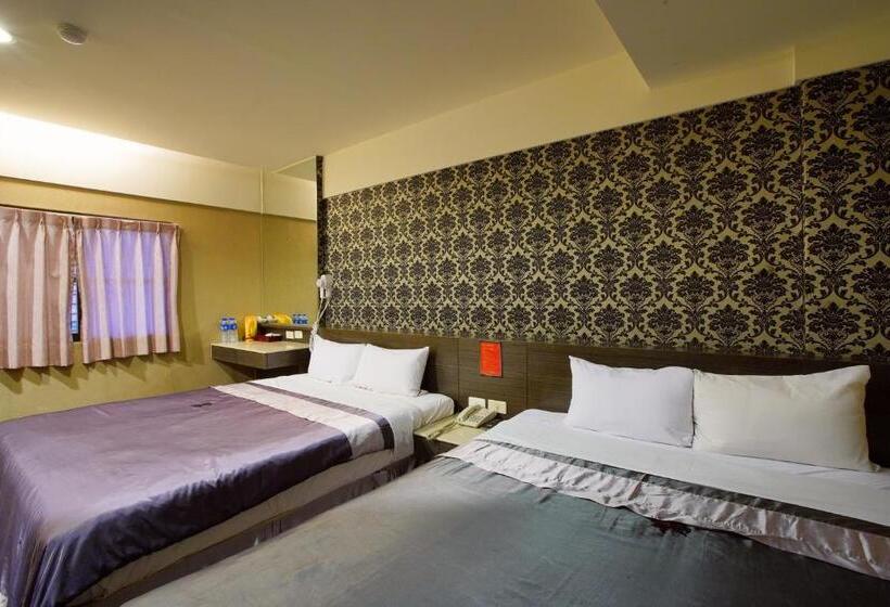 اتاق خانوادگی, Happy